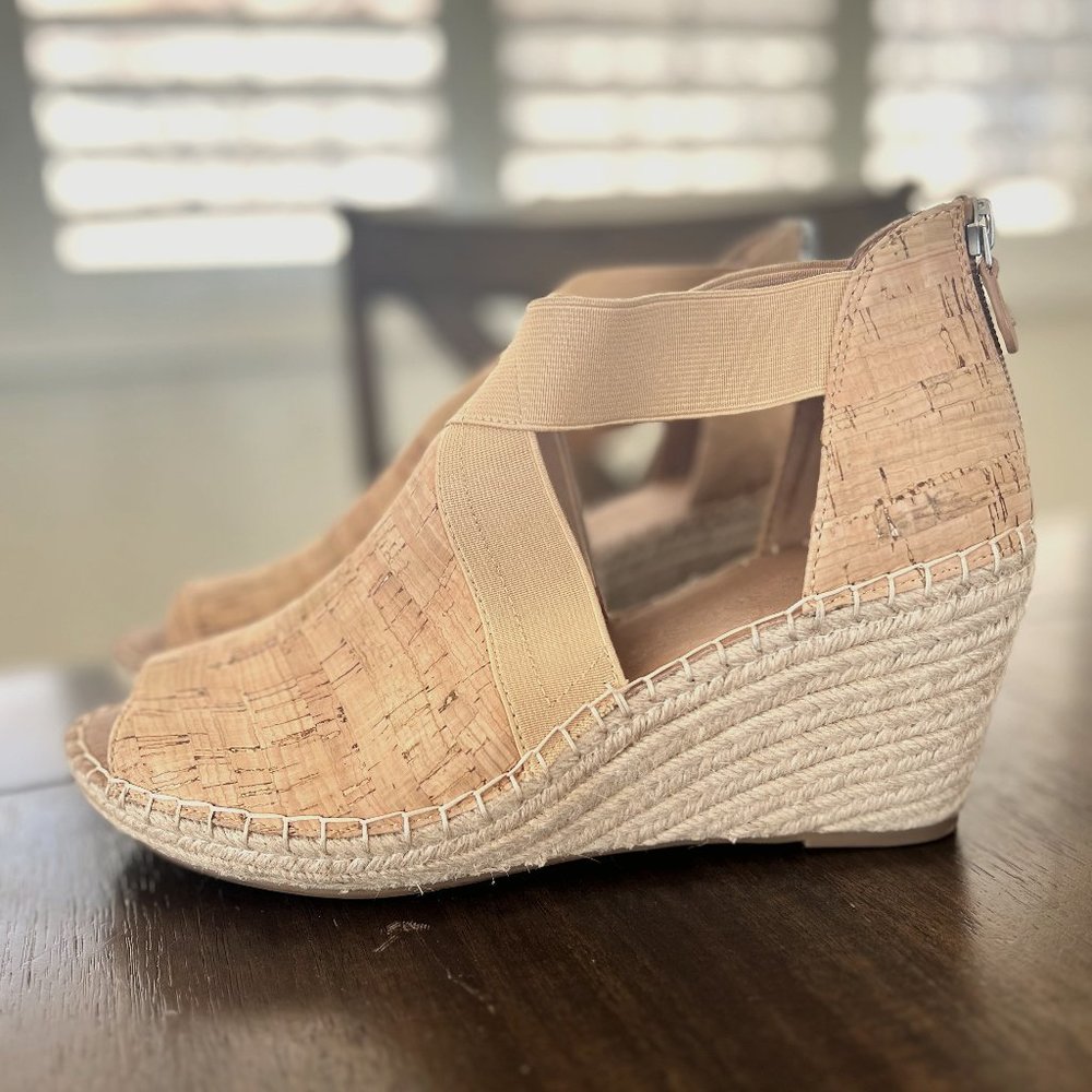 Kenneth Cole - Gentle Souls - Colleen Cross Elastic - Size 10
